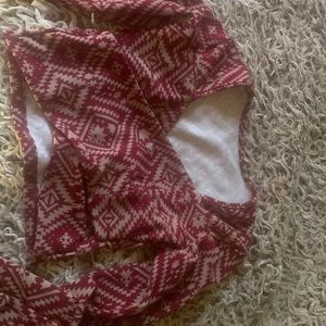 Red and tan crop top great for summer! Bought it in Mexico doesn’t fit anymore